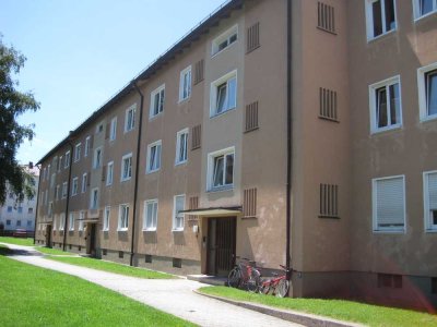 Nette Nachbarn gesucht! Renovierte 3,5 Zimmer Wohnung mit Balkon