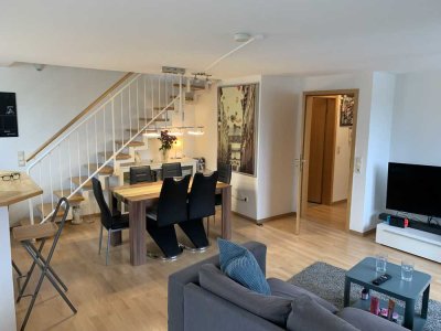 Gepflegte Maisonette-Wohnung mit Balkon und EBK im Kaarster Zentrum