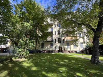 *Sonniger Balkon und eine sehr schöne 2-Zimmer Wohnung mit EBK*