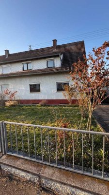 Provisionsfrei! - Doppelhaushälfte mit zwei abgeschlossenen Wohnungen & großem Garten