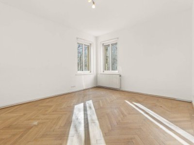Gute Raumaufteilung, sanierungsbedürftige Wohnung mit Balkon!