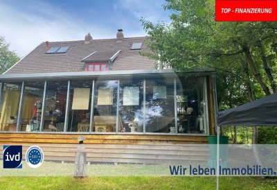 IDYLLISCH GELEGENES EINFAMILIENHAUS
MIT WINTERGARTEN
