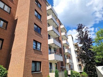 Großzügige, helle 3 Zimmer Wohnung mit 2 Balkonen und Aufzug