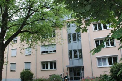 Augsburg - Pfersee: Charmante 5-Zimmer-Wohnung mit Balkon und Tiefgarage