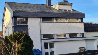 VON PRIVAT: Schöne 4-Zimmer-Wohnung mit Einzelgarage, Balkon, Garten und EBK in Niedernhausen