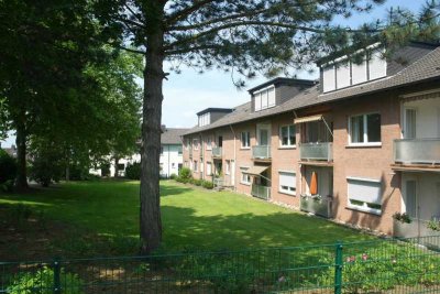 *** Großzügige 2-Zimmer-Wohnung mit EBK, ruhig gelegen ***
