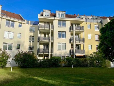 Modernisierte & möblierte 2-Zimmer-Wohnung mit Balkon & Aufzug (TG-Stellplatz vorhanden)