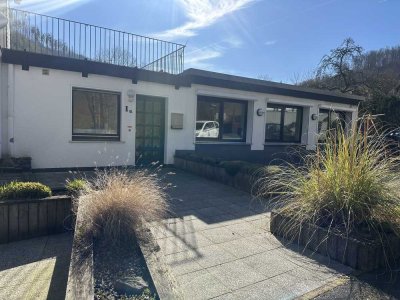 Wohnen oder Büro im Bungalowstil - ebenerdig, EBK, Gäste-Bad, Kamin, gemütlich,sonnig, Randlage