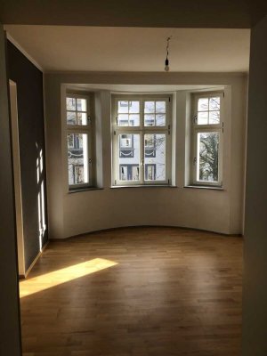 Altbau: Altbau: Stilvoll, lichtdurchflutete mit Balkon im Herzen Velberts