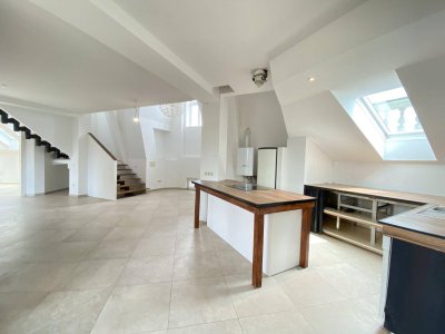 Weitblick über Wien - DG-Wohnung mitten im 6.Bezirk mit großer Dachterrasse zu vermieten!