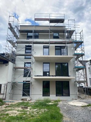 Erstbezug mit Terrasse und Einbauküche: Geschmackvolle 4-Zimmer-Wohnung mit geh. Innenausstattung