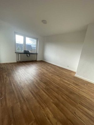 Schöne, helle 2 Zimmer Wohnung mit Balkon in ruhiger Lage!