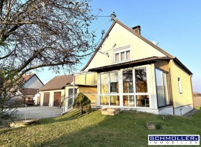 Ein- oder Zweifamilienhaus mit großem Garten