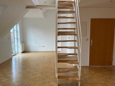 Lichtdurchflutete Maisonette-Wohnung mit Balkon am Heuchelhof