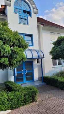 Stilvolle 2-Zi ETW in 6FH mit Balkon und Garage in Maintal.