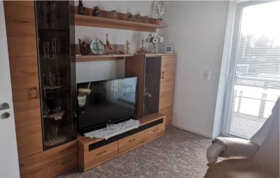 HÜBSCHE MÖBLIERTE* 1-R-WOHNUNG, KÜCHE, BALKON, PARKPLATZ, FAHRSTUHL