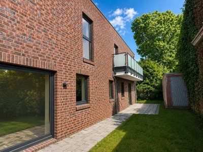 4-Zimmer Erdgeschosswohnung mit überdachtem Stellplatz und EBK!