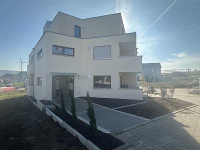 Attraktive Neubau Wohnung, 53m² im EG mit Balkon und Parkplatz