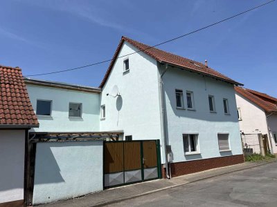 Familienfreundliches Einfamilienhaus mit separatem Gartenhaus, großem Garten, Garage und Solaranlage