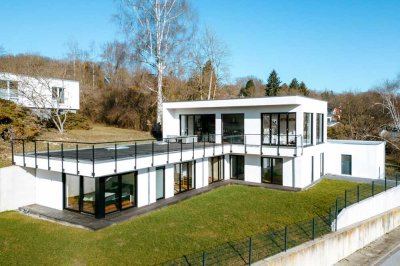 Bauhaus-Villa mit traumhaften Blick über Einbeck | A+ Energieausweis | 01522 8863302