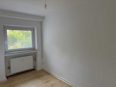 Komplett renovierte Souterrainwohnung
