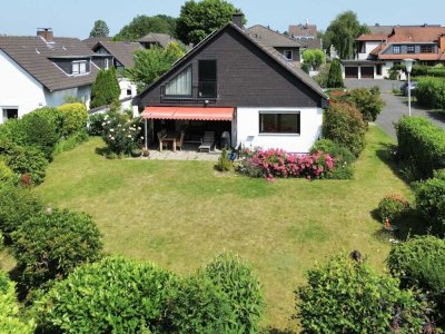 Charmantes Einfamilienhaus mit großem, gepflegten Garten und Garage