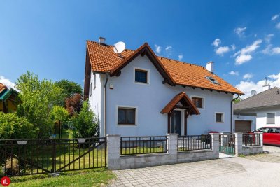 Familienhaus in Gramatneusiedl welches viel Platz bietet, Garten und Pool