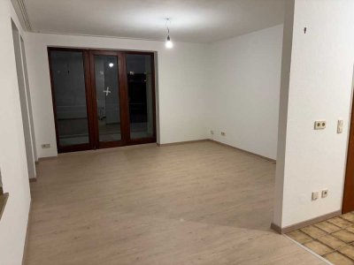 renovierte zwei-Zimmerwohnung inkl. Stellplatz in zentraler Lage