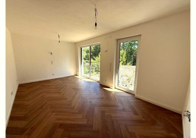 3-Zimmer mit großer Terrasse und 300 m² Privatgarten