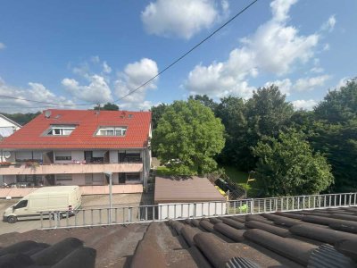 Teilmöbilierte 2-Zimmer-DG-Wohnung mit gehobener Innenausstattung an Singles