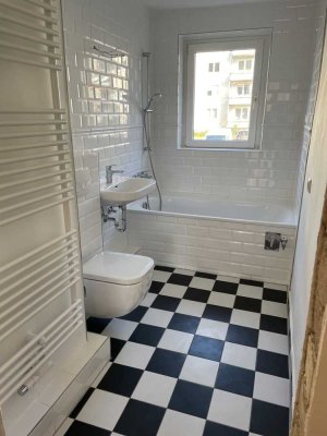 In Rostock: Gepflegte Wohnung mit vier Zimmern und Balkon