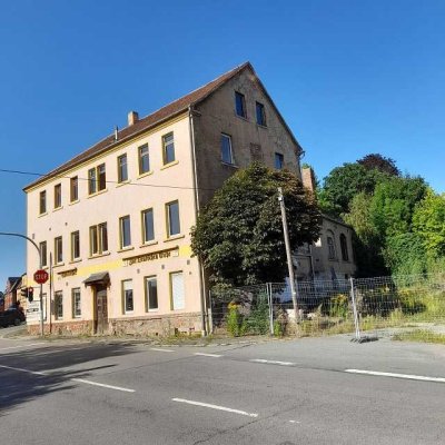 Großes MFH mit  viel Altbaucharme und Bauland