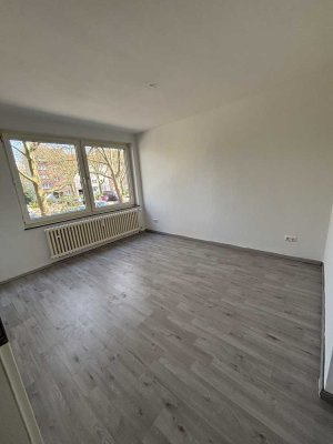 TOP: ren. 2,5-Raum-Wohnung mit neuwertigem Badezimmer auf ca. 41 m² zu vermieten
