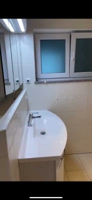 Freundliche 2-Zimmer-Wohnung mit Balkon und Einbauküche in Holzkirchen
