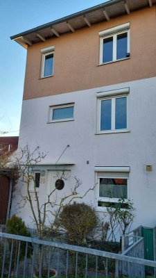 Helles & großzügiges Reihenendhaus mit Garten & Dachterrasse in Stuttgart Hausen –  sofort verfügbar