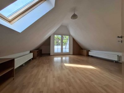 Helle 3 Zimmerwohnung mit Balkon im Grünen