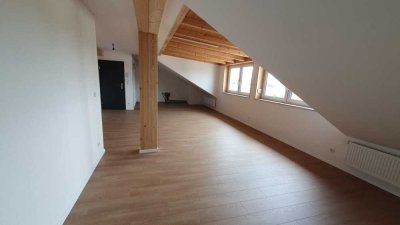 Stilvolle 2-Zimmer-DG-Wohnung in Altenstadt mit Bergblick