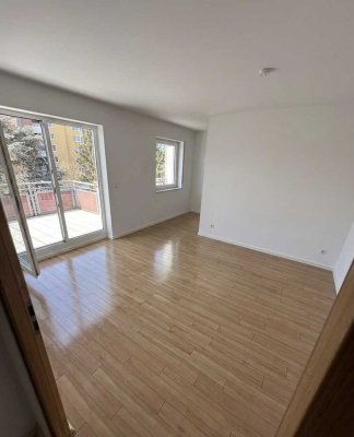 Helle 2-Zimmer Wohnung mit Blick über DA-Eberstadt mit Stellplatz, Aufzug und Balkon