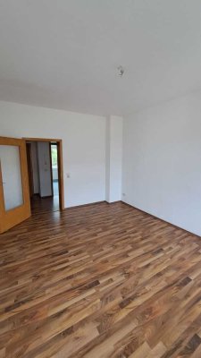 Renovierte 2 Zimmer Wohnung in familiärem Haus