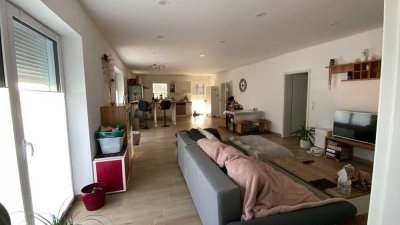 Lichtdurchflutete 145m2 Neubauwohnung mit Garten u. neuer EBK