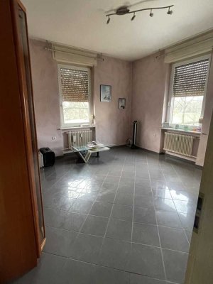 Helle 3-Zimmer-Wohnung im 1. OG – leerstehend