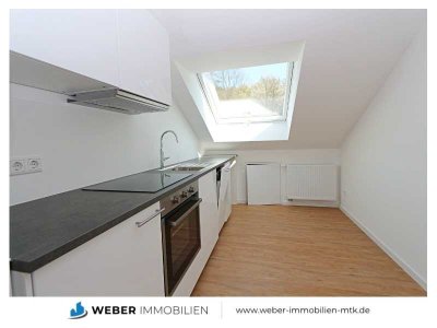 SINGLE- TRAUM kernsanierte DG Wohnung mit Tageslichtbad und MODERNER Einbauküche
