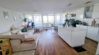 Hochwertig kernsanierte 4 Zimmer Wohnung mit Penthouse Feeling, provisionsfrei