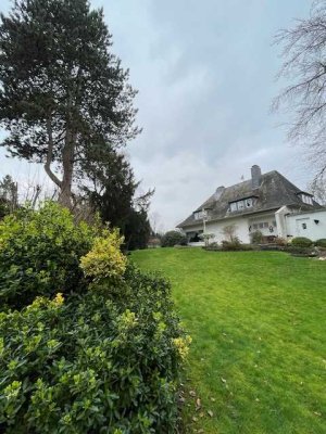 D-Urdenbach Freistehende Villa!!!Einmalige Chance mit Rheinblick..Die richtige Entscheidung für 2024