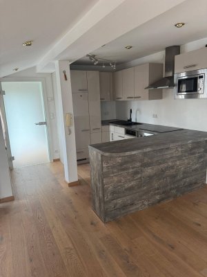 Helle Dachgeschosswohnung in Liefering