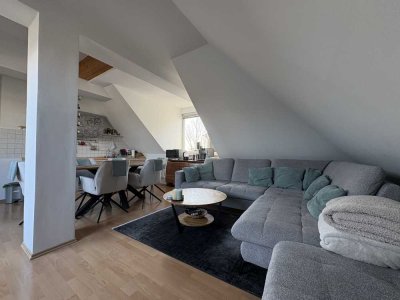 ++Licht, Luft & Komfort – stilvolle Dachgeschosswohnung mit Charme++