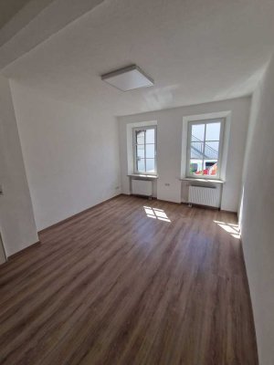 3-Zimmer Wohnung im EG mit großer Garage/Hobbyraum