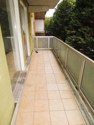 Gemütliche 2 Zimmer mit großem Balkon, Wannenbad und Wohnküche - Bornheim Grenze Ostend