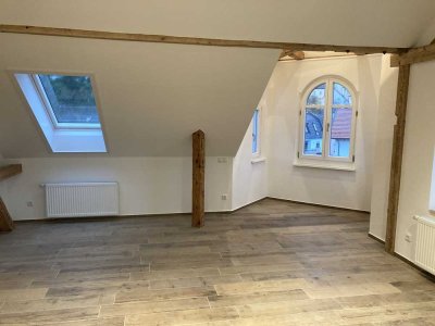 Ansprechende 2-Zimmer-Dachgeschosswohnung mit EBK in Traunstein