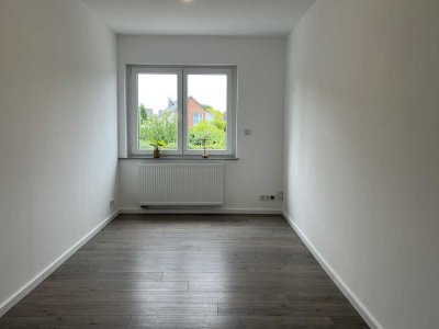 Erstbezug nach Sanierung mit Balkon: Exklusive 3-Raum-Wohnung mit geh. Innenausstattung in Spenge